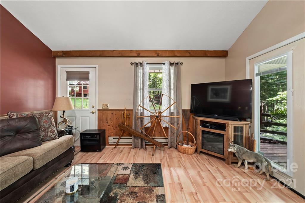 165 Nottingham Road Maggie Valley, NC 28751 - Photo 3 of 29