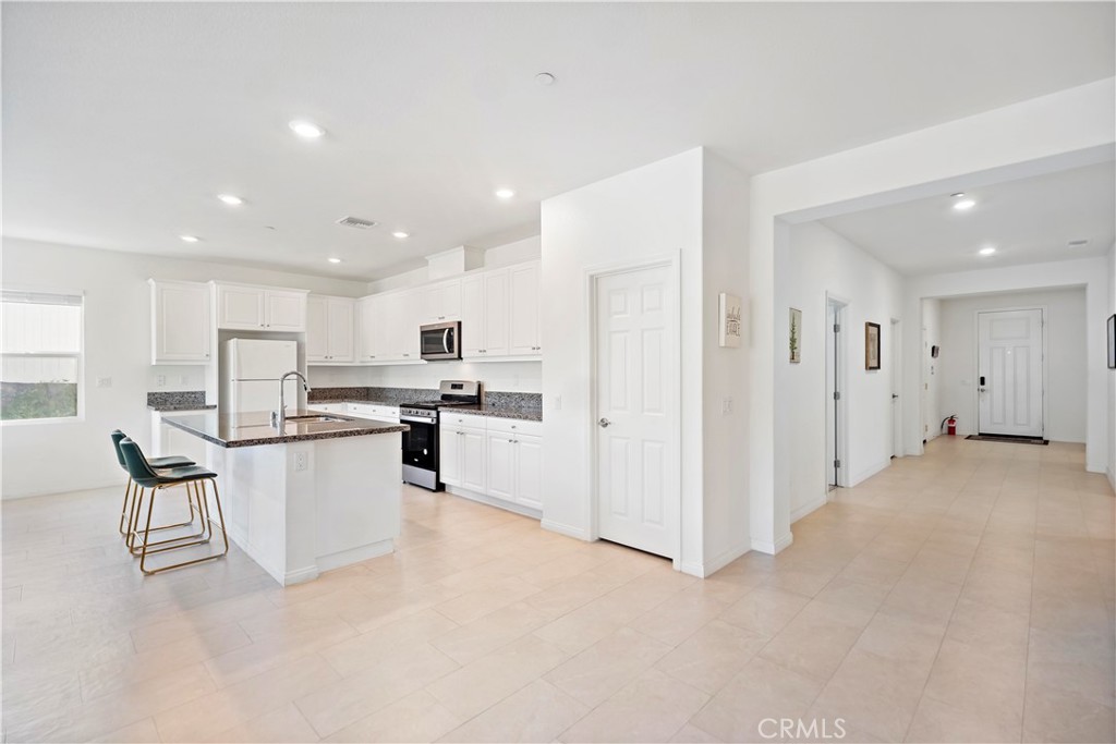 8044 Country Mile Lane Riverside, CA 92507 - Photo 11 of 62