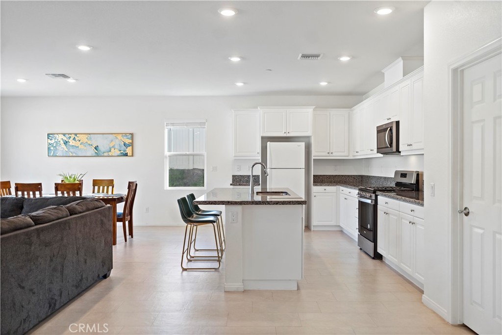 8044 Country Mile Lane Riverside, CA 92507 - Photo 14 of 62