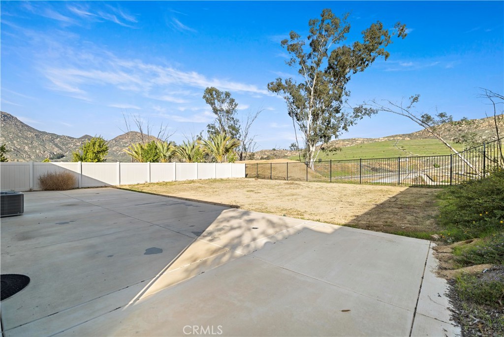 8044 Country Mile Lane Riverside, CA 92507 - Photo 31 of 62