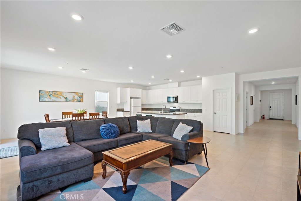 8044 Country Mile Lane Riverside, CA 92507 - Photo 4 of 62 iving area