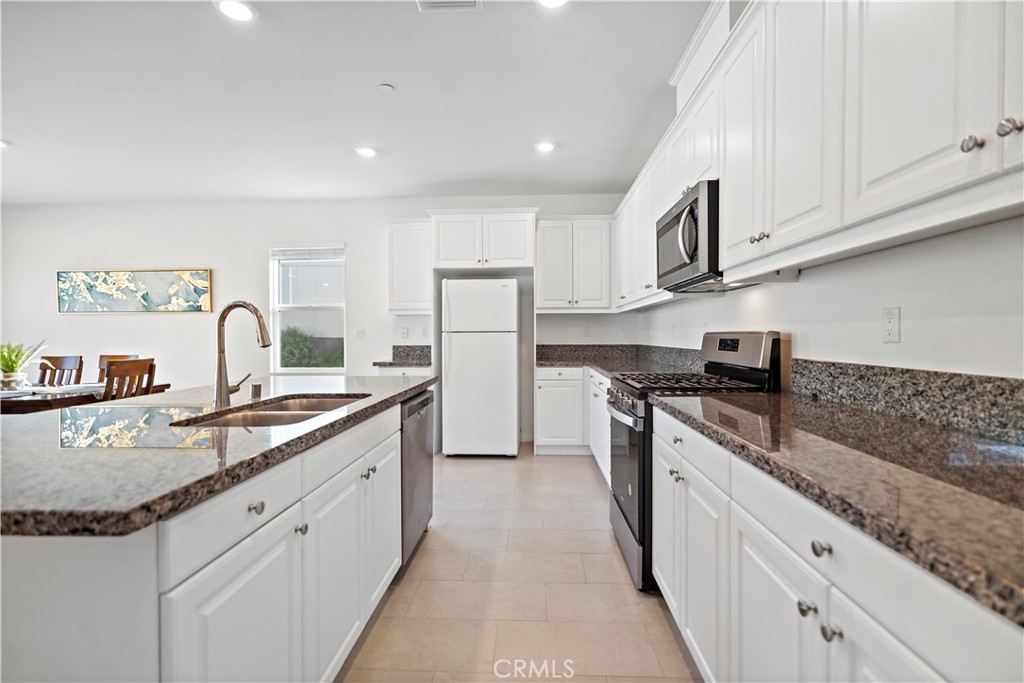 8044 Country Mile Lane Riverside, CA 92507 - Photo 9 of 62