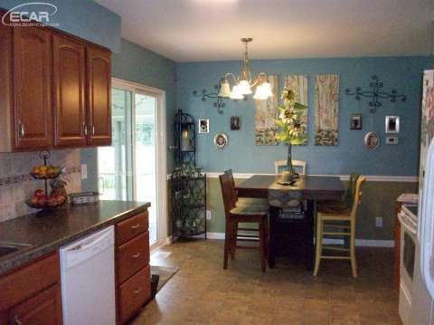 1001 East River Road Flushing, MI 48433 - Photo 5 of 14 20442349-4.JPG