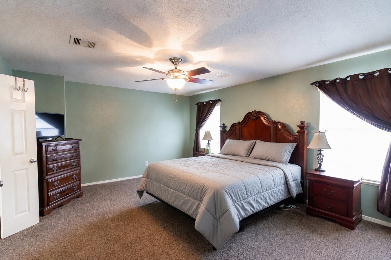 921 Sage Street Baytown, TX 77521 - Photo 19 of 38 Primary Bedroom