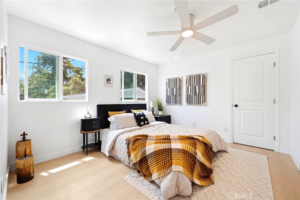 1280 East Woodbury Road Pasadena, CA 91104 - Photo 28 of 40 a bedroom with a bed and a window