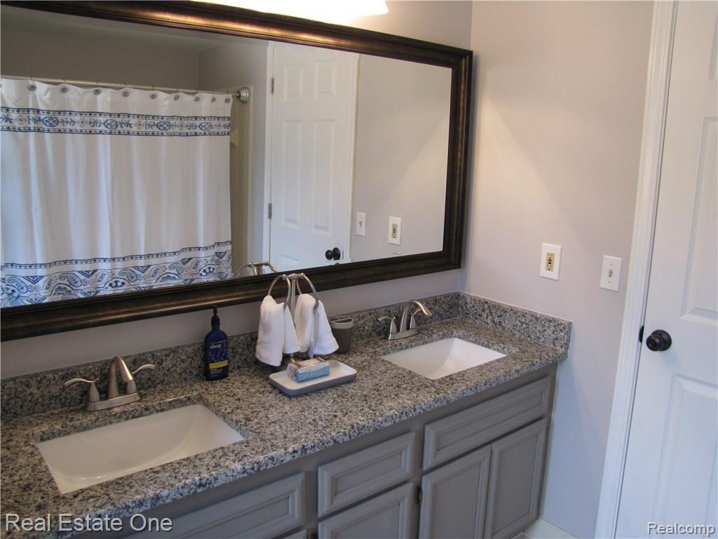1396 Bembridge Drive Rochester, MI 48307 - Photo 20 of 28 IMG_3453.JPG