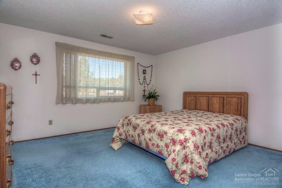 12601 Southeast Bridge Road Prineville, OR 97754 - Photo 15 of 25 Master Bedroom- approximately 13'10" x 1