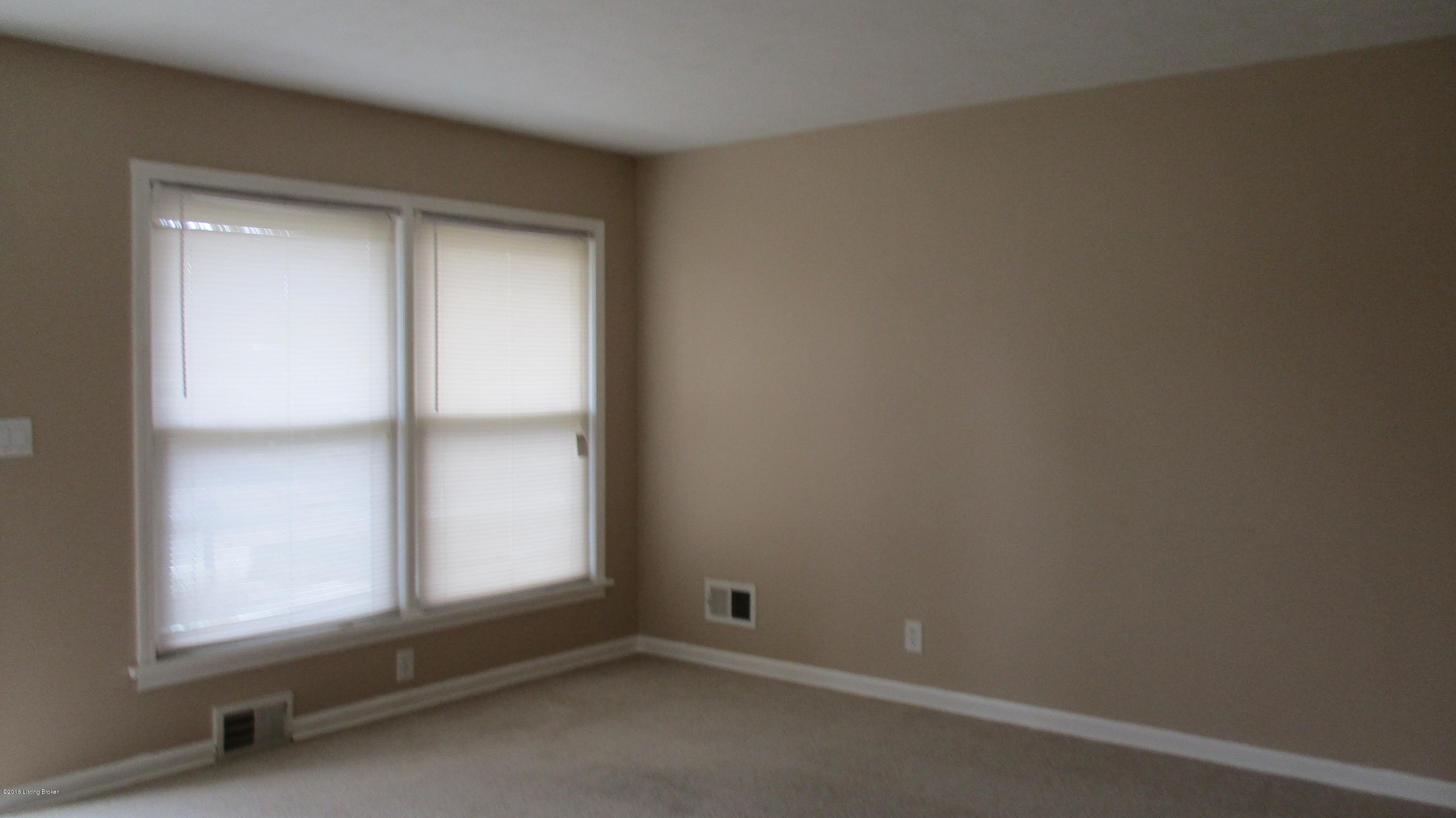 8815 Moody Road Louisville, KY 40219 - Photo 2 of 12 Living room