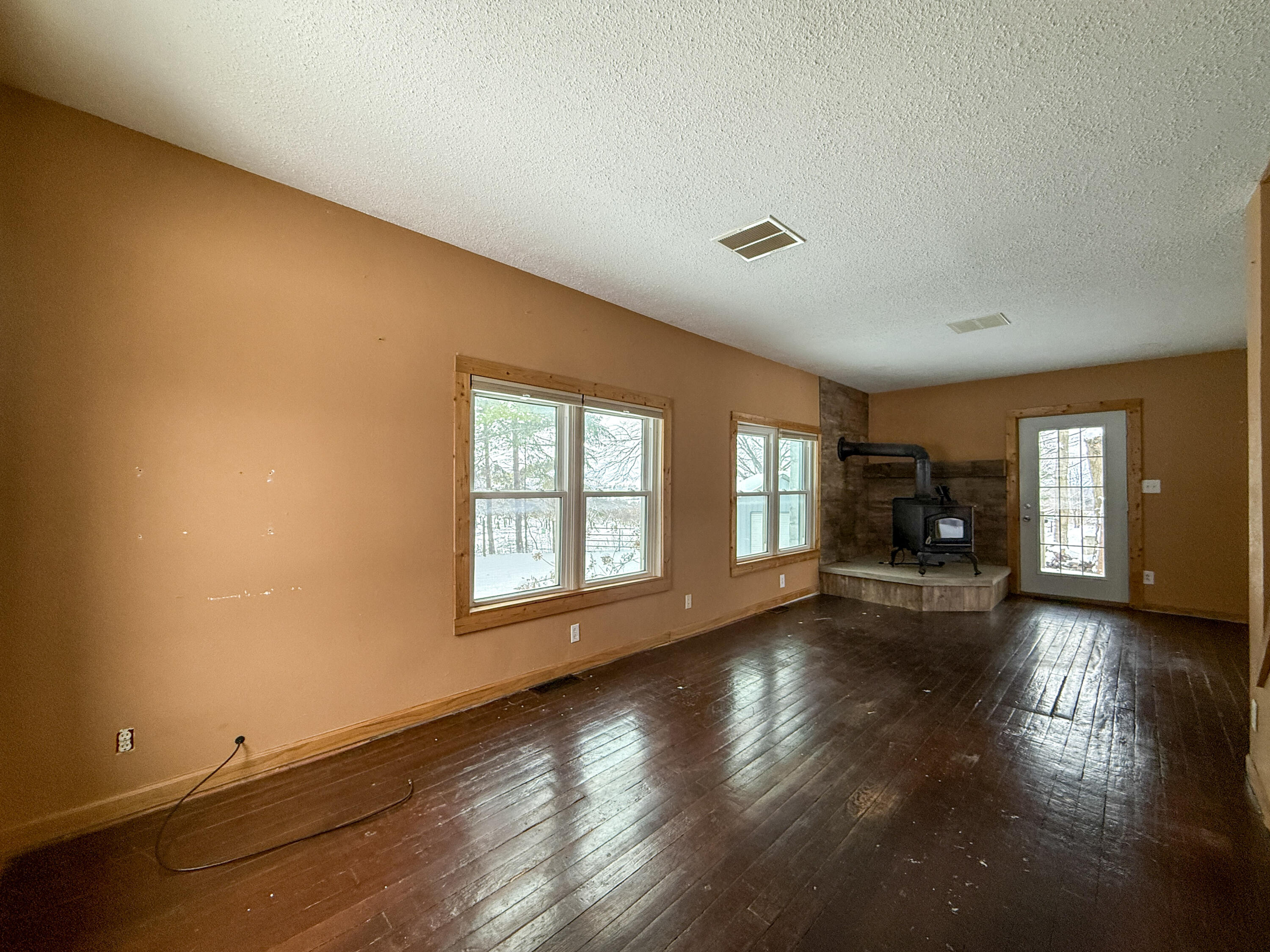 9155 Cushing Road Dowagiac, MI 49047 - Photo 11 of 28 Living Room