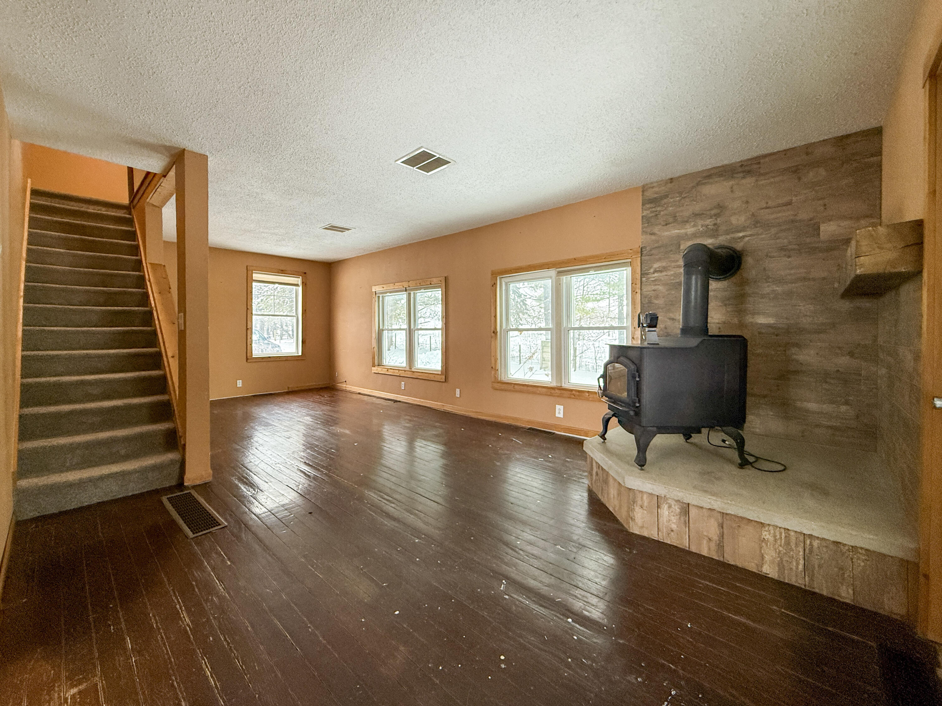 9155 Cushing Road Dowagiac, MI 49047 - Photo 12 of 28 Living Room