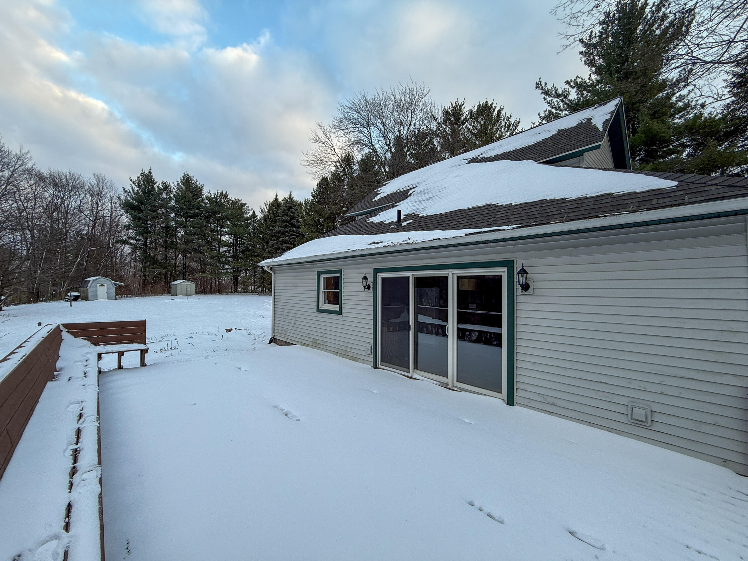 9155 Cushing Road Dowagiac, MI 49047 - Photo 21 of 28 Large Deck