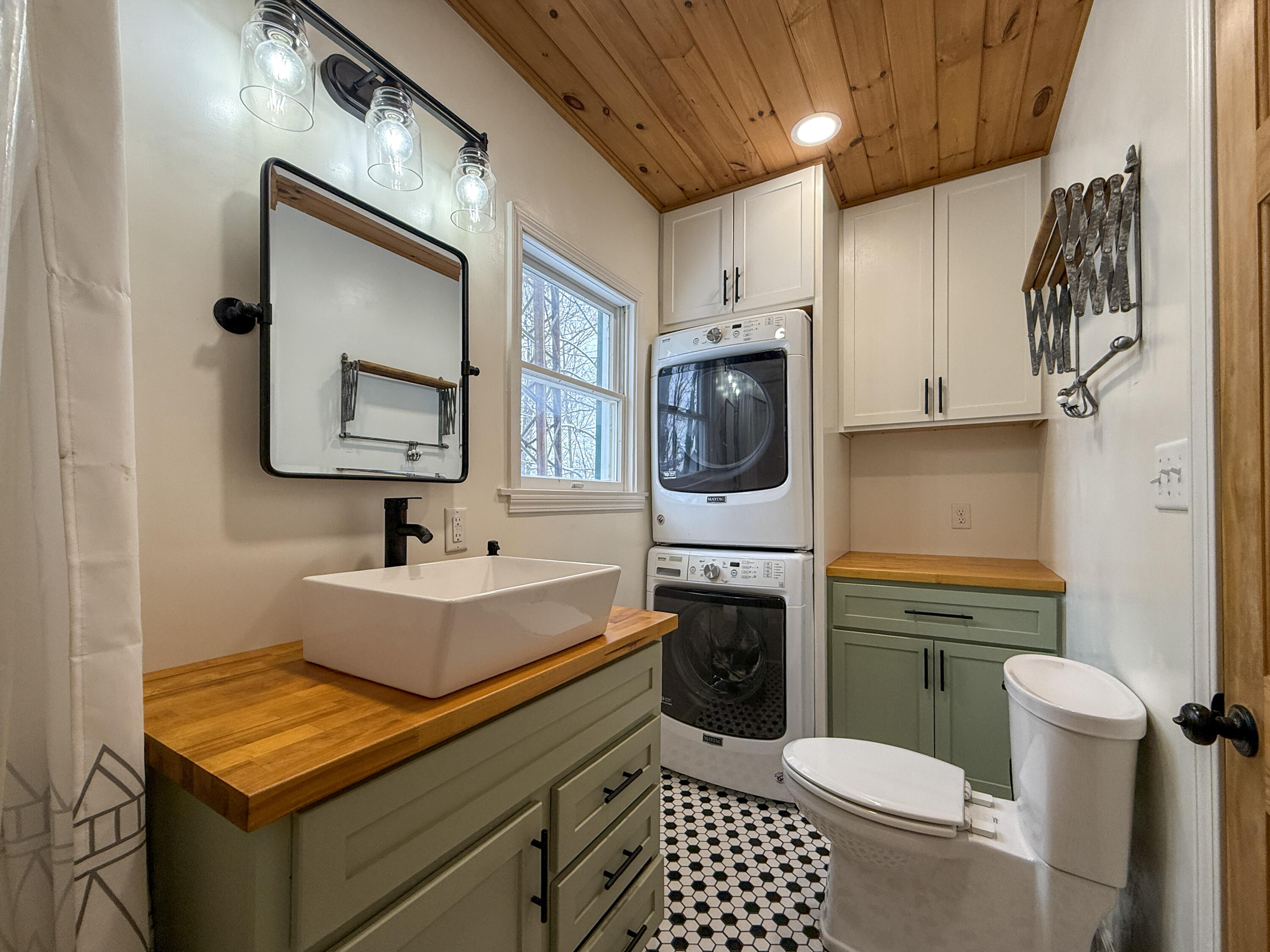 9155 Cushing Road Dowagiac, MI 49047 - Photo 8 of 28 Bathroom/Laundry