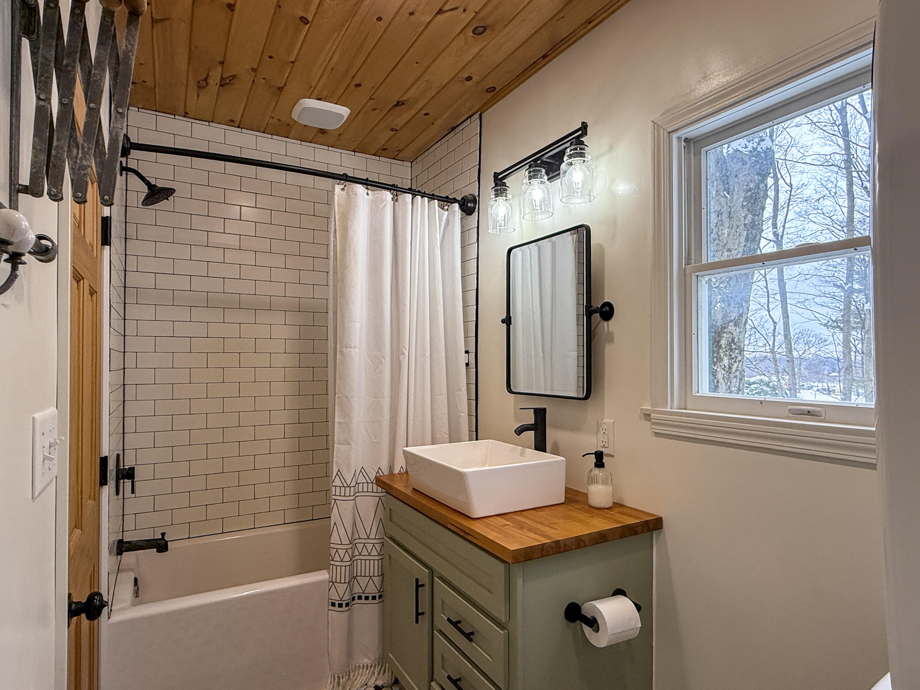 9155 Cushing Road Dowagiac, MI 49047 - Photo 9 of 28 Bathroom/Laundry