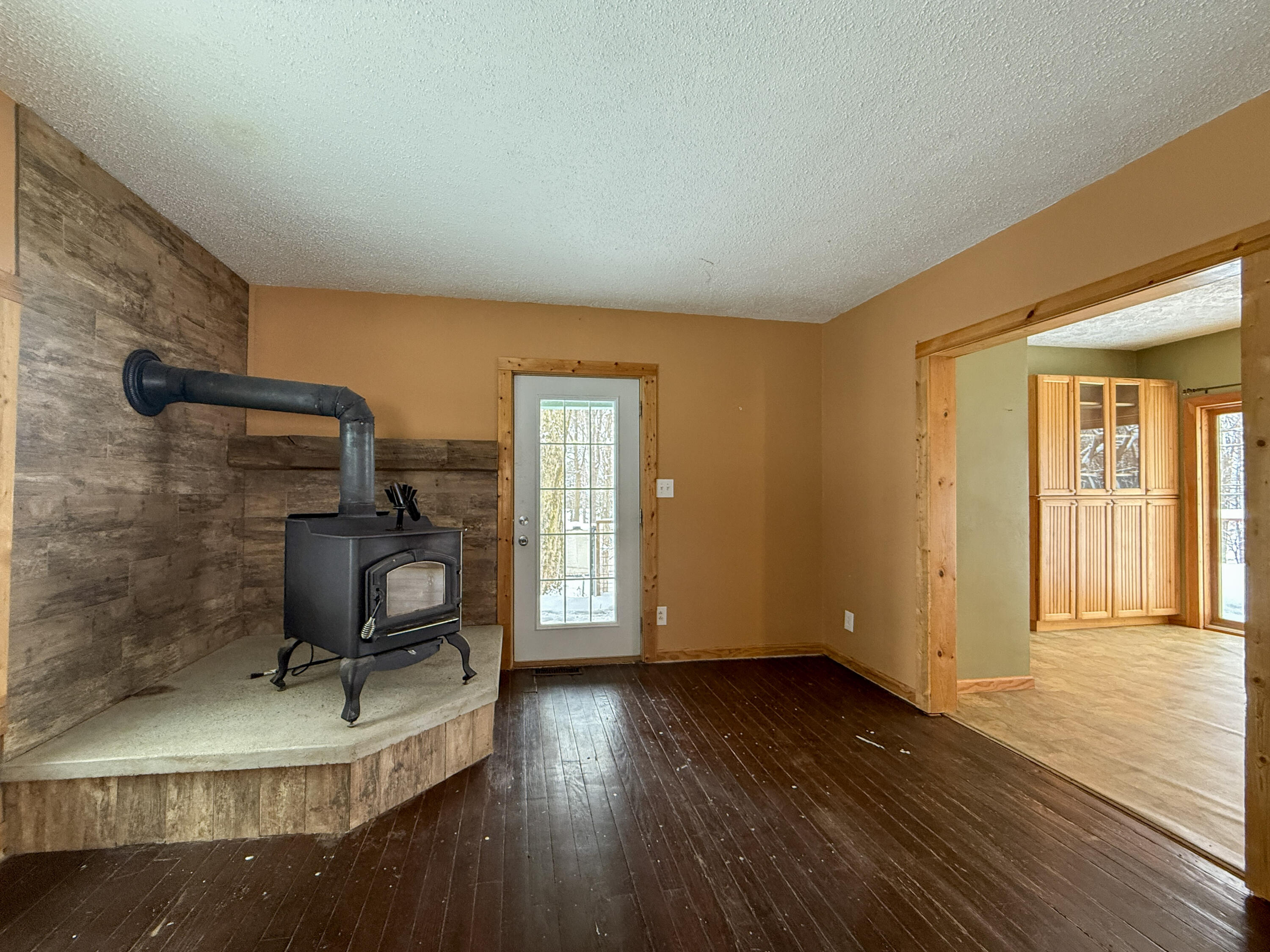 9155 Cushing Road Dowagiac, MI 49047 - Photo 10 of 28 Living Room
