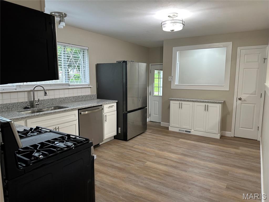7230 Howdershell Road Hazelwood, MO 63042 - Photo 7 of 29