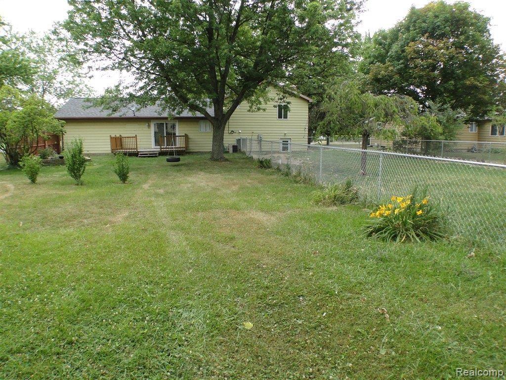 5517 Reid Road Swartz Creek, MI 48473 - Photo 2 of 7 Back yard.JPG