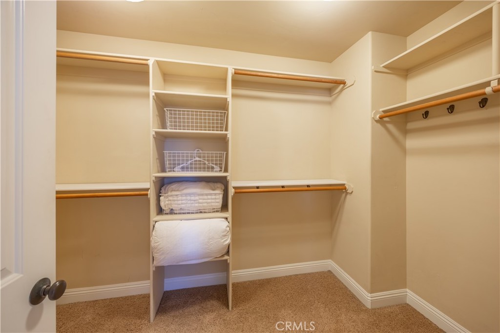 173 Grizzly Road Lake Arrowhead, CA 92352 - Photo 17 of 40 a room with a bench and painted walls