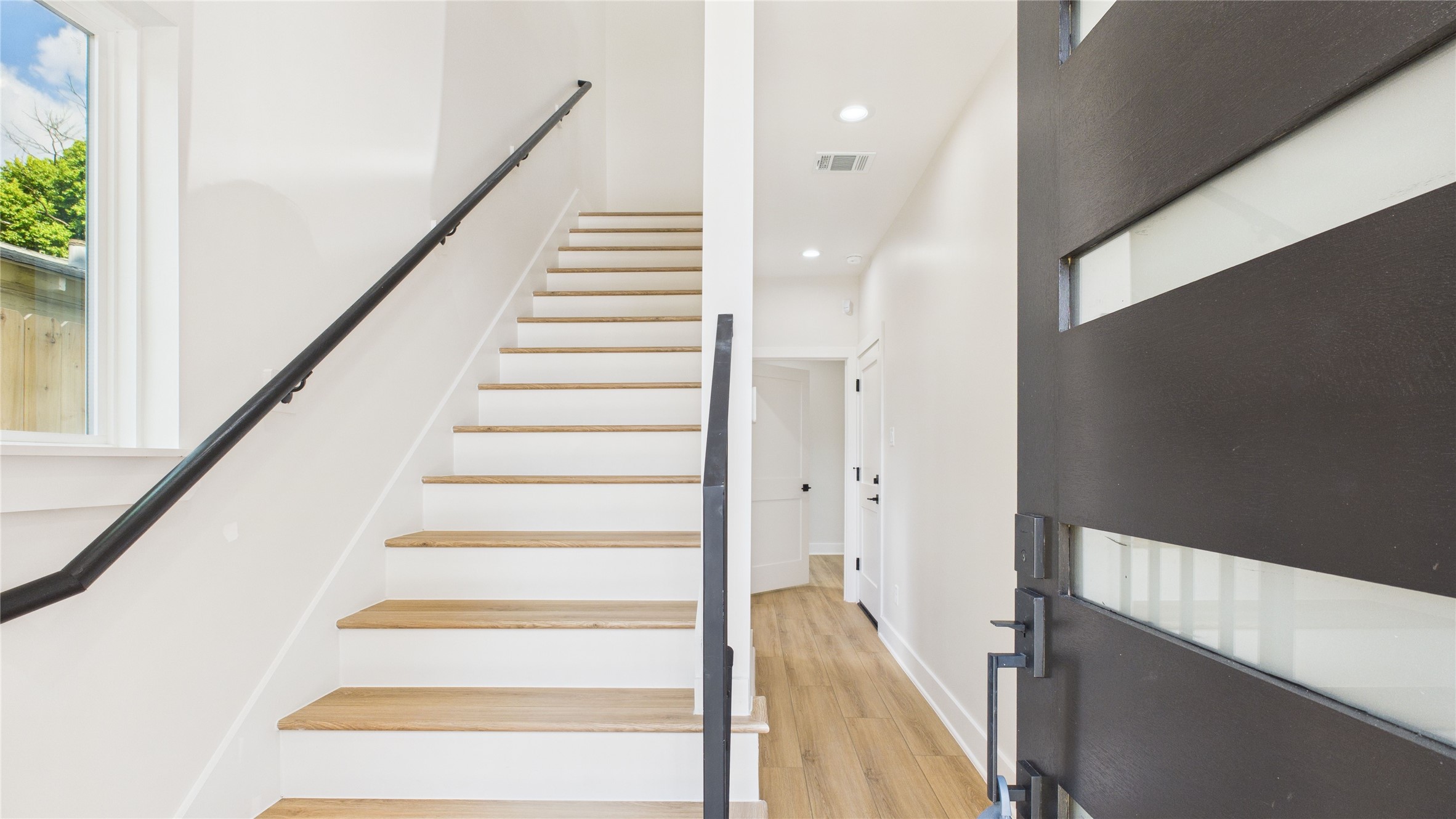 4506 Robertson Street Houston, TX 77009 - Photo 6 of 25 a view of entryway