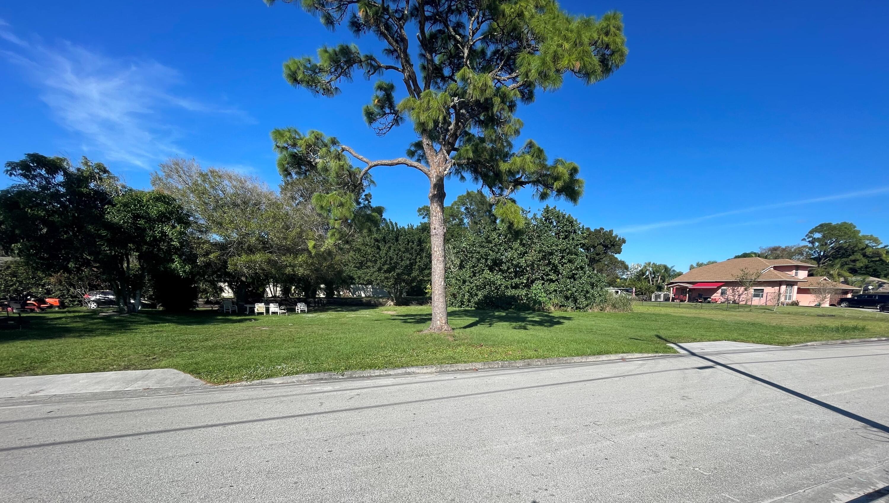 6967 3rd Street Jupiter, FL 33458 - Photo 2 of 8 IMG_1366