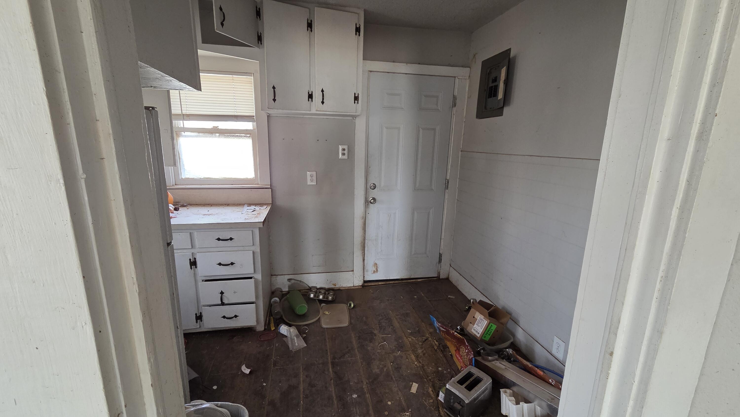 800 South 10th Street Slaton, TX 79364 - Photo 9 of 21 20260225_144916