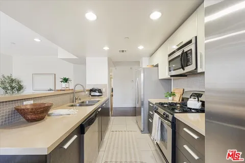$735,000 | 147 North Berendo Street, Unit 202, Los Angeles, CA 90004