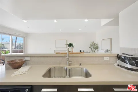 $735,000 | 147 North Berendo Street, Unit 202, Los Angeles, CA 90004