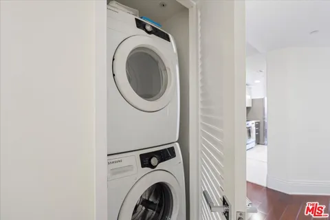 $735,000 | 147 North Berendo Street, Unit 202, Los Angeles, CA 90004