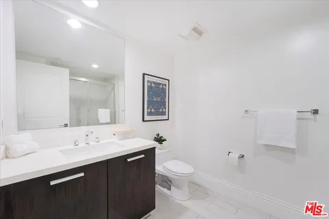 $735,000 | 147 North Berendo Street, Unit 202, Los Angeles, CA 90004