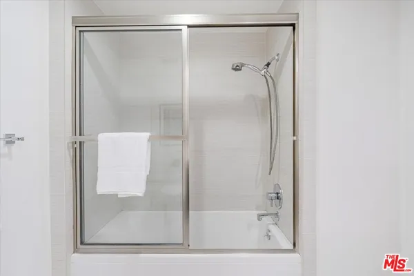 $735,000 | 147 North Berendo Street, Unit 202, Los Angeles, CA 90004