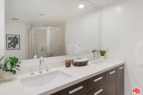 $735,000 | 147 North Berendo Street, Unit 202, Los Angeles, CA 90004