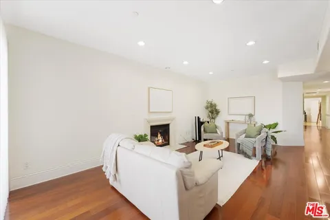$735,000 | 147 North Berendo Street, Unit 202, Los Angeles, CA 90004