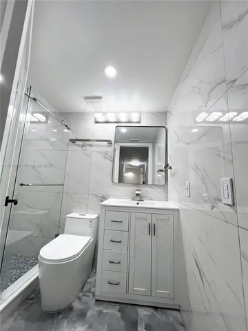 a view of empty room with window