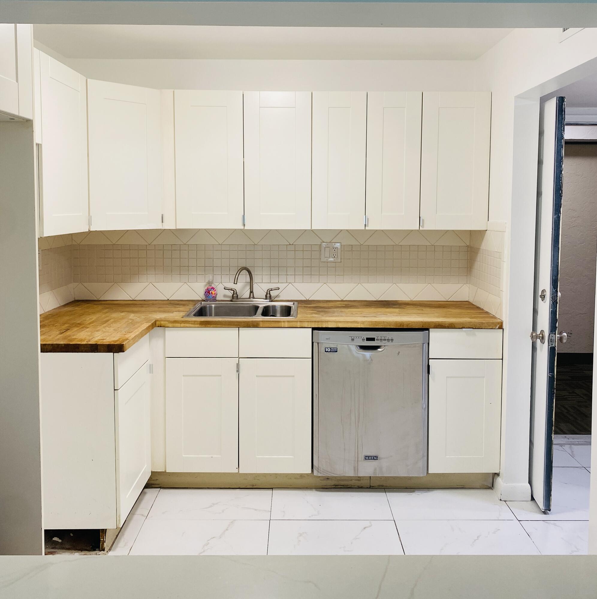 9440 Southwest 8th Street, Unit 117 Boca Raton, FL 33428 - Photo 5 of 21 IMG_6575