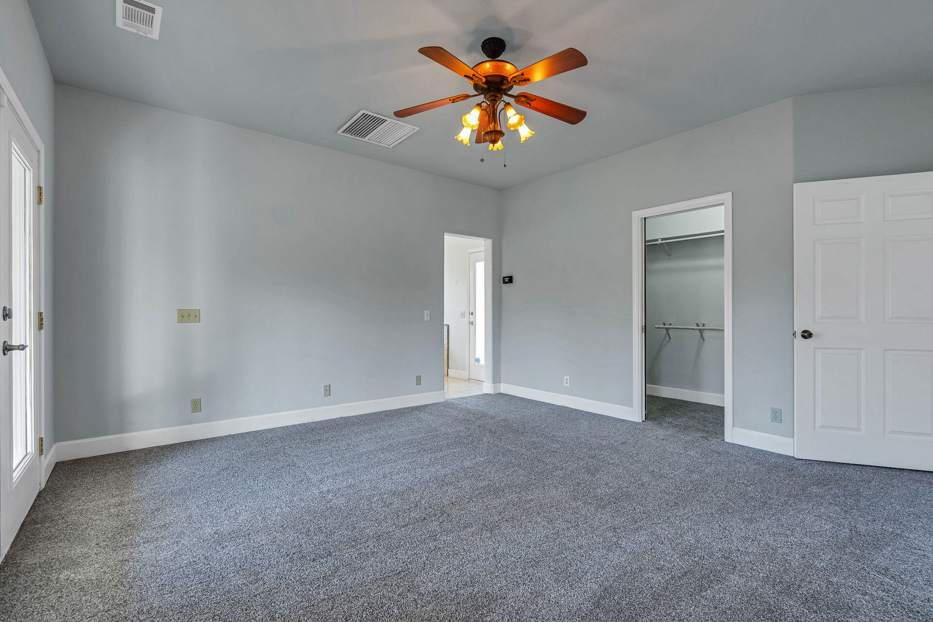 13303 Intermountain Road Redding, CA 96003 - Photo 17 of 35 Primary Suite