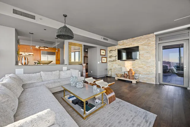$1,399,900 | 60 East Monroe Street, Unit 5802, Chicago, IL 60603