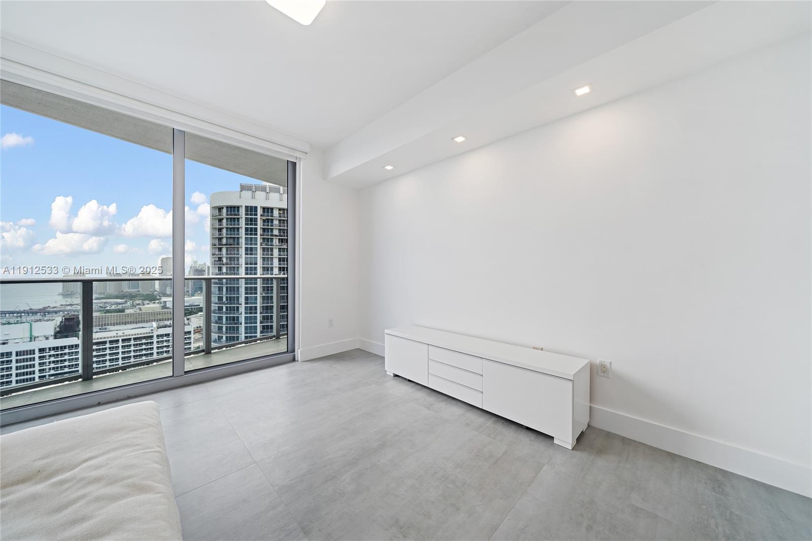 488 Northeast 18th Street, Unit 4612 Miami, FL 33132 - Photo 22 of 42 an empty room with sliding door and city view
