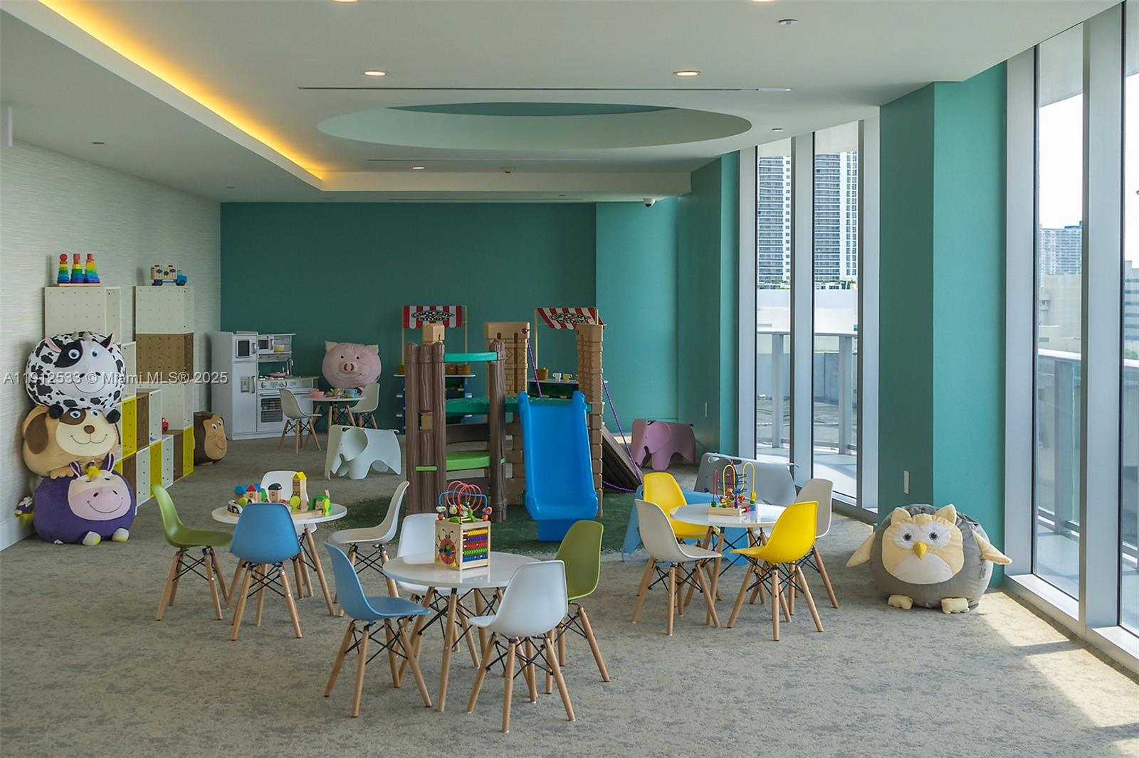 488 Northeast 18th Street, Unit 4612 Miami, FL 33132 - Photo 27 of 42 a room with furniture and a chandelier