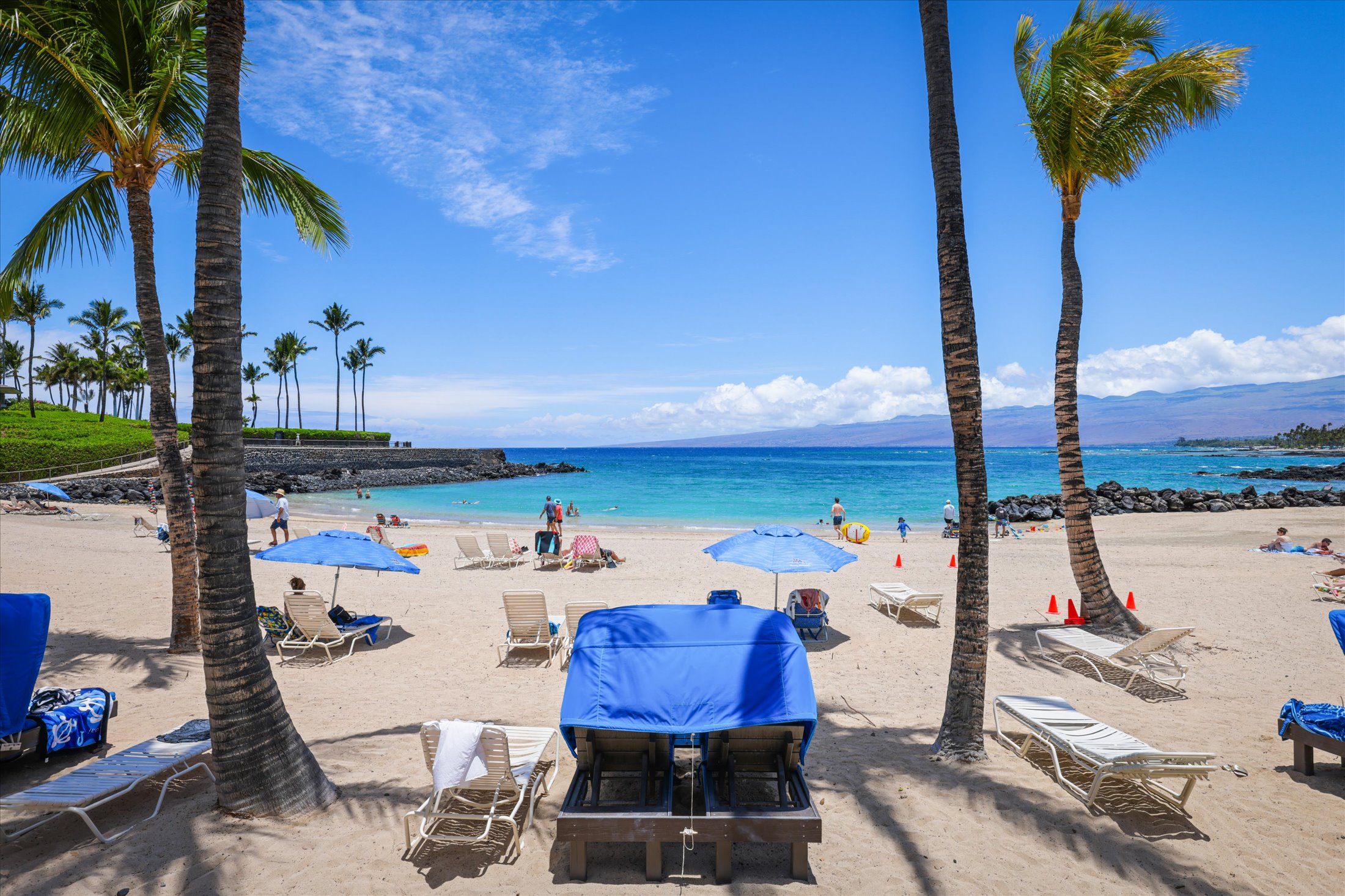 68-1122 Na Ala Hele Road, Unit G3 Kamuela, HI 96743 - Photo 28 of 30 a view of a chairs and table in patio
