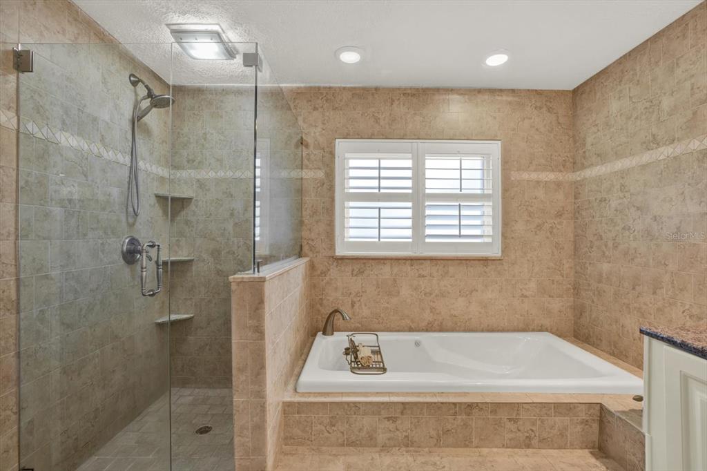 2806 Fairway View Drive Valrico, FL 33596 - Photo 14 of 45 a bathroom with a bathtub