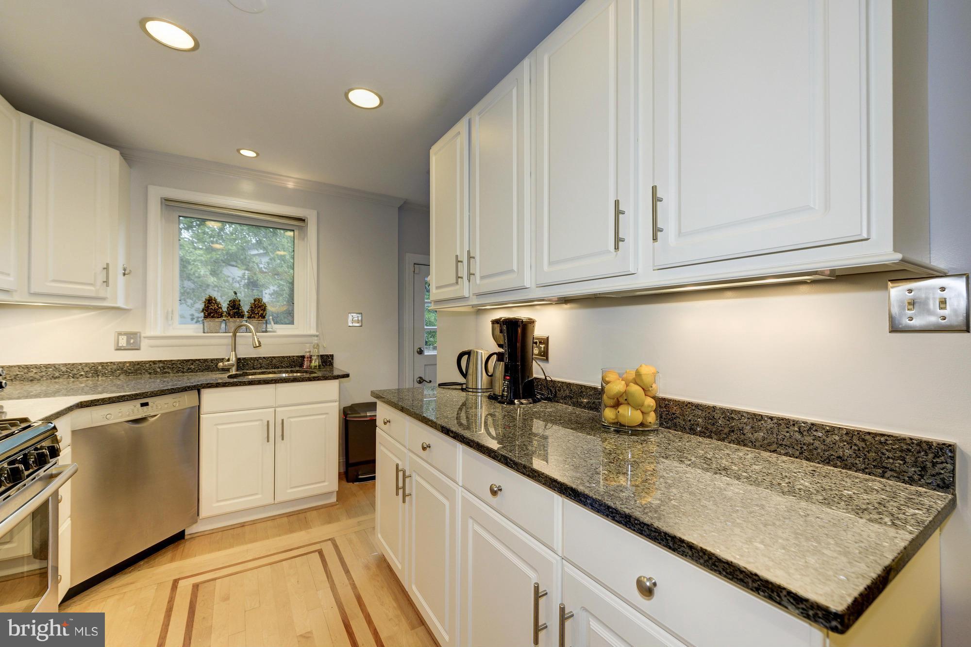 703 Tapawingo Road Southwest Vienna, VA 22180 - Photo 9 of 29 Kitchen