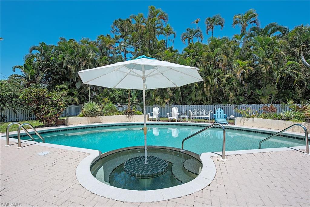 559 Neapolitan Way Naples, FL 34103 - Photo 4 of 15 Gallery Image 4
