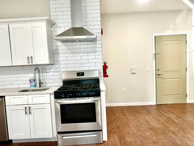 $2,285 | 40 Vroom Street, Unit 1A, Jersey City, NJ 07306