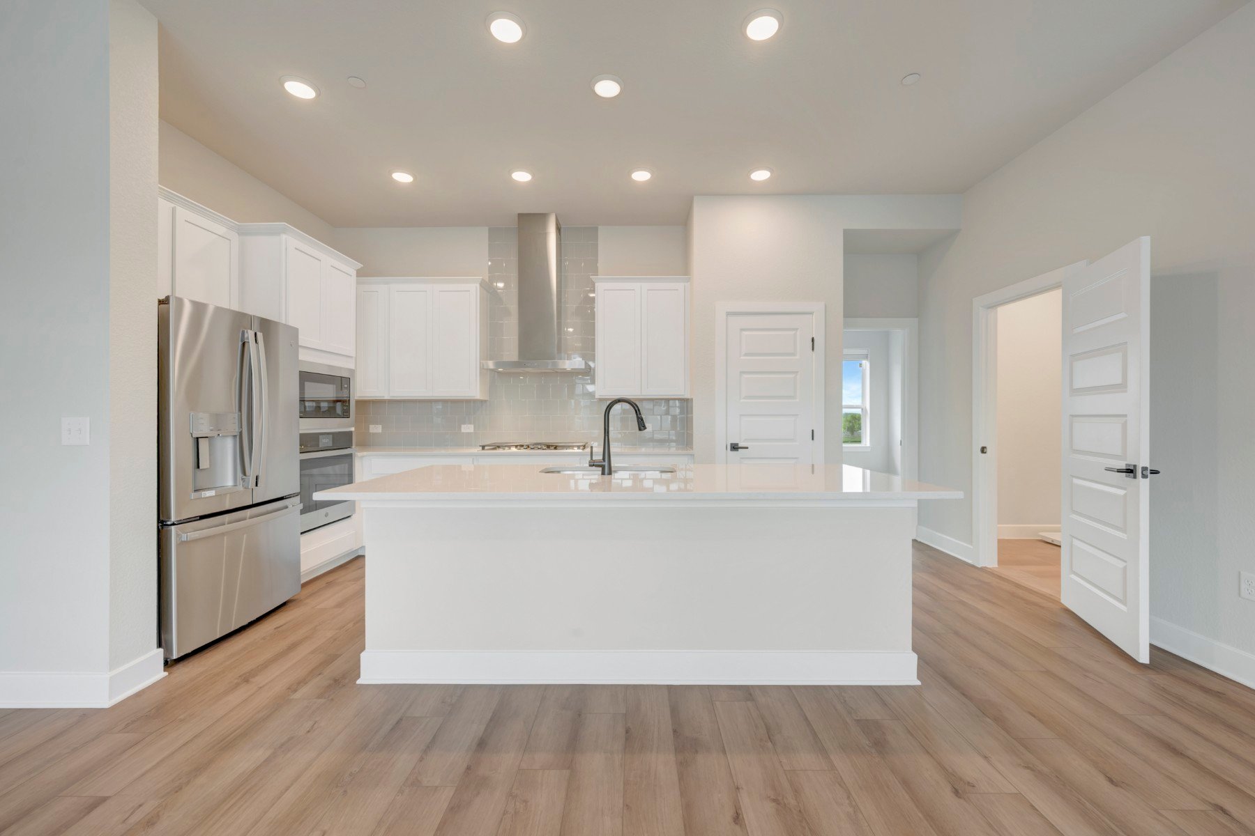 1017 Brickell Loop Austin, TX 78744 - Photo 8 of 31 Kitchen