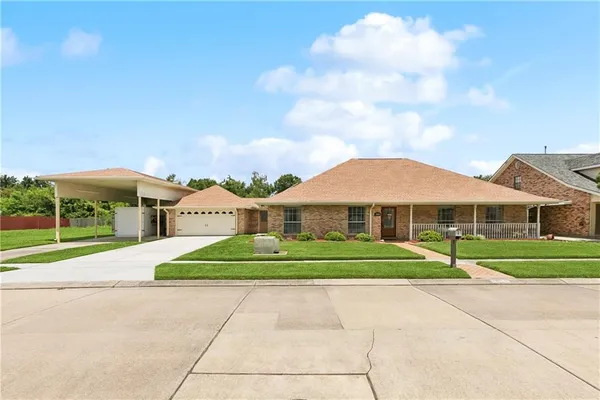 $408,000 | 2920 Acorn Drive, Violet, LA 70092