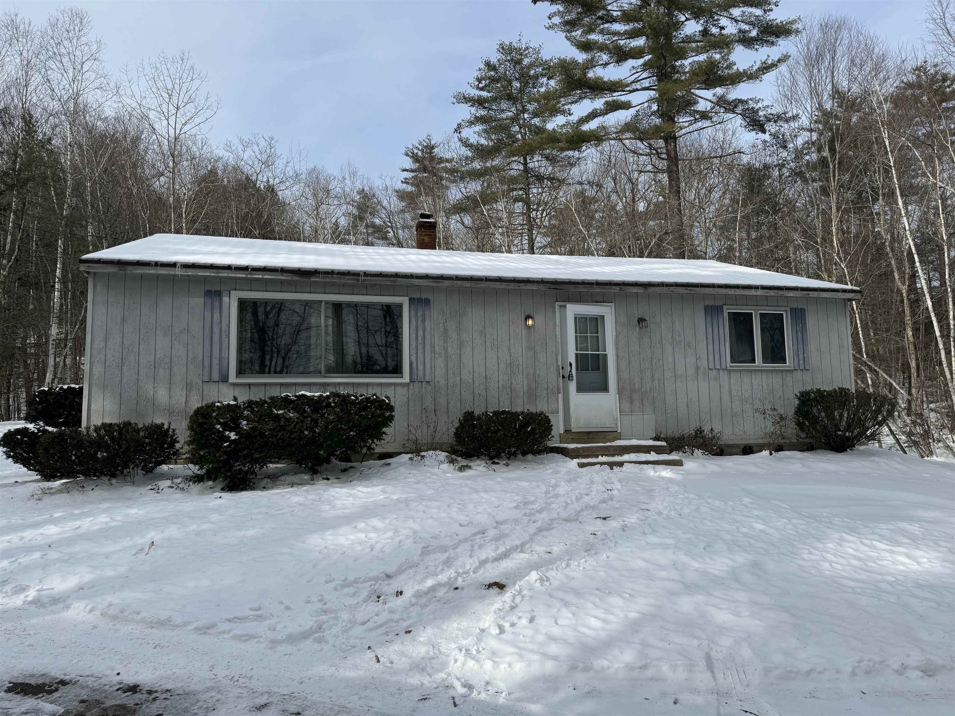 215 Raymond Road Nottingham, NH 03290 - Photo 1 of 2