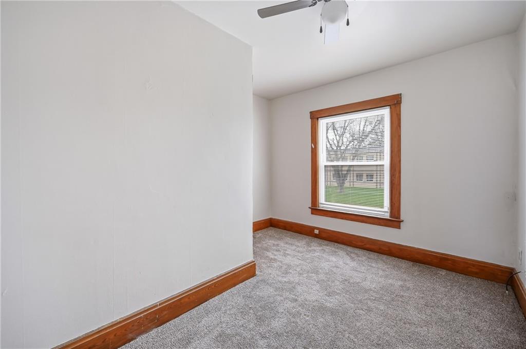 564 Spruce Avenue Sharon, PA 16146 - Photo 22 of 37 an empty room with windows