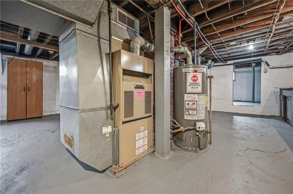 564 Spruce Avenue Sharon, PA 16146 - Photo 33 of 37 a view of a storage room