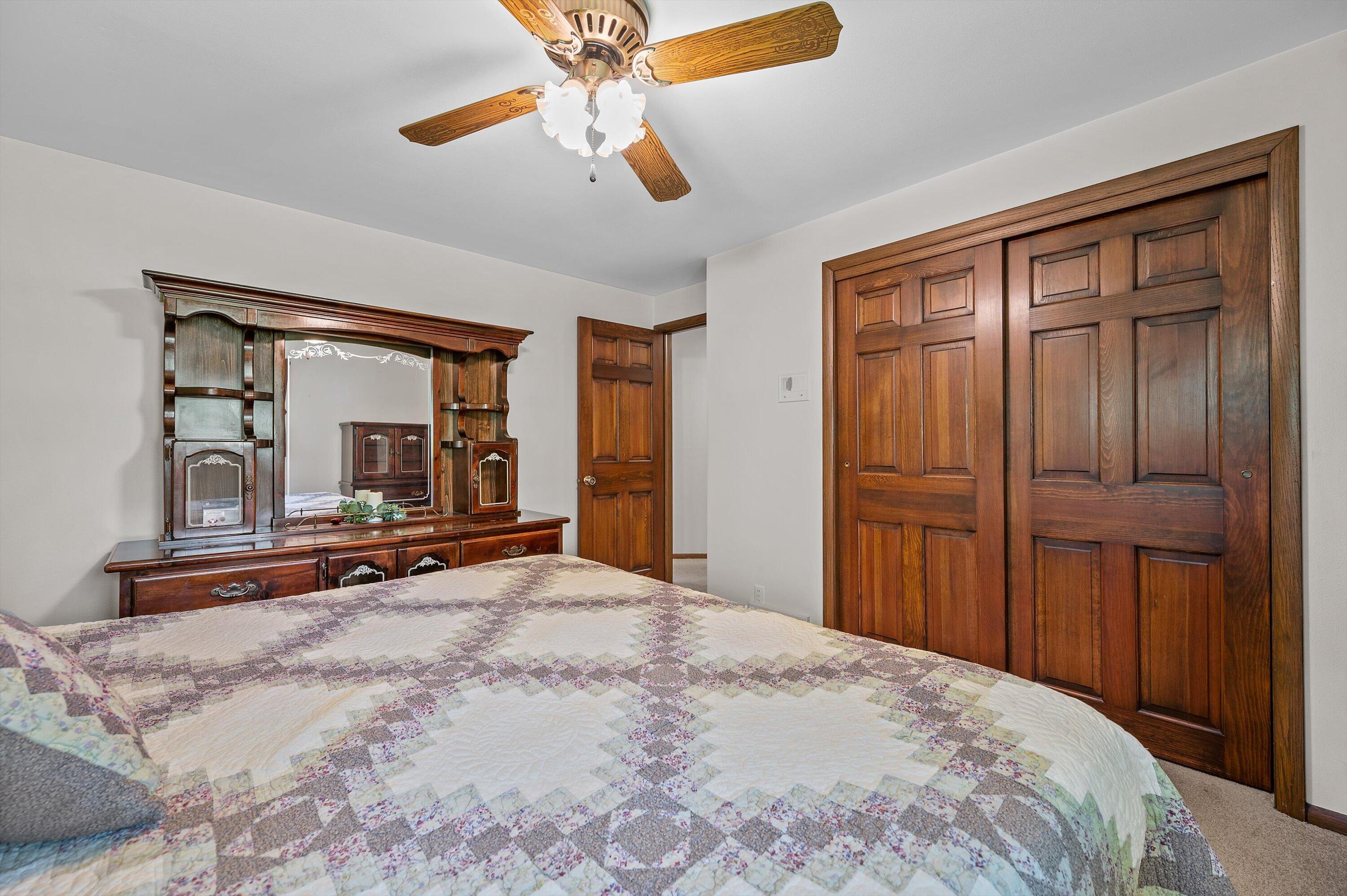 405 Plat Road Richfield, WI 53017 - Photo 18 of 42 Primary Bed (1)