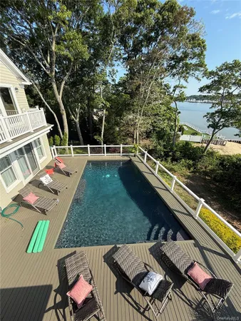 $3,990,000 | 11 Bayview Drive, Hampton Bays, NY 11946