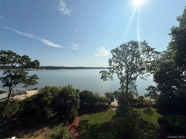 $3,990,000 | 11 Bayview Drive, Hampton Bays, NY 11946